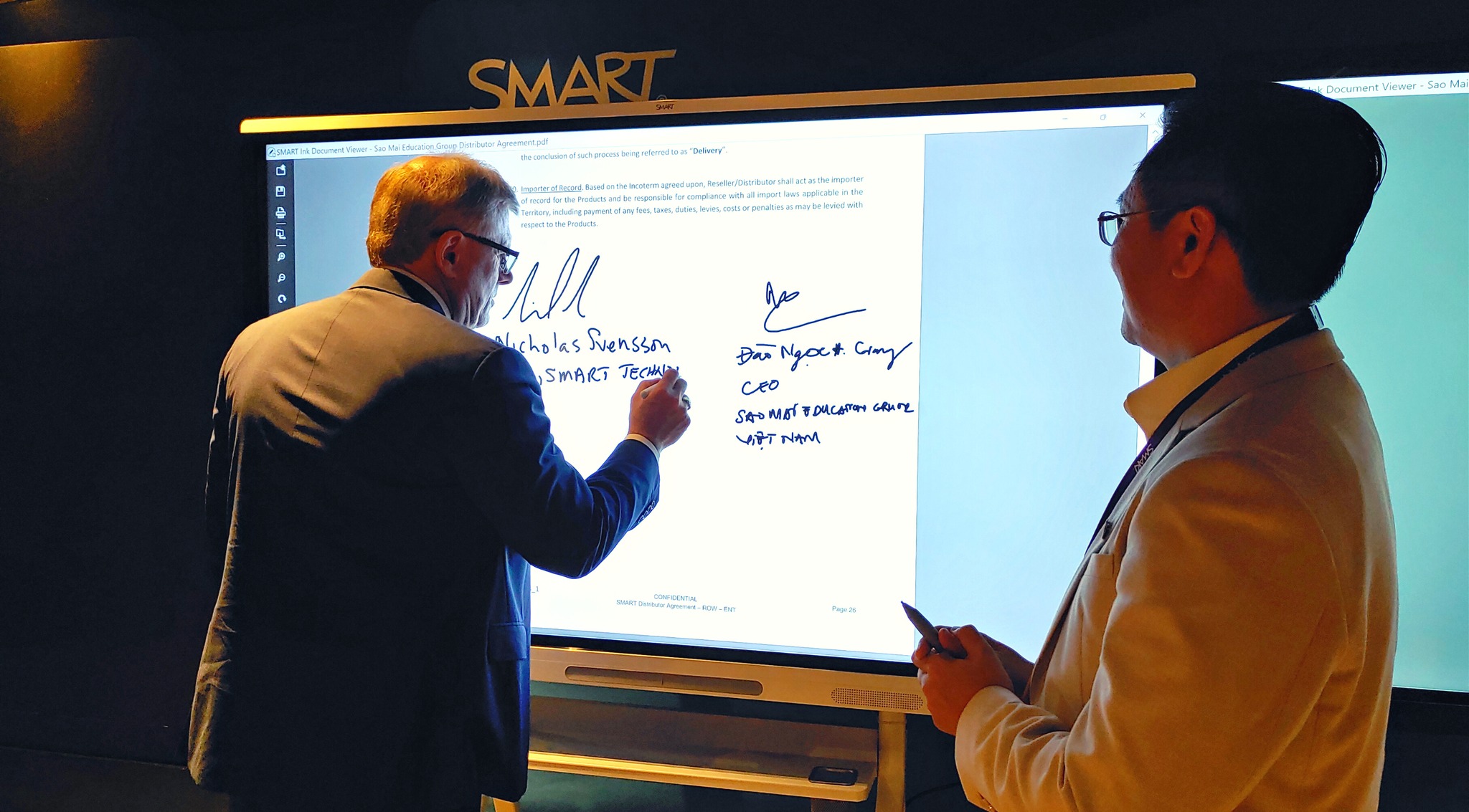 Lễ ký kết hợp tác giữa Sao Mai Education Group cùng SMART – nhãn hàng màn hình tương tác số 1 thế giới