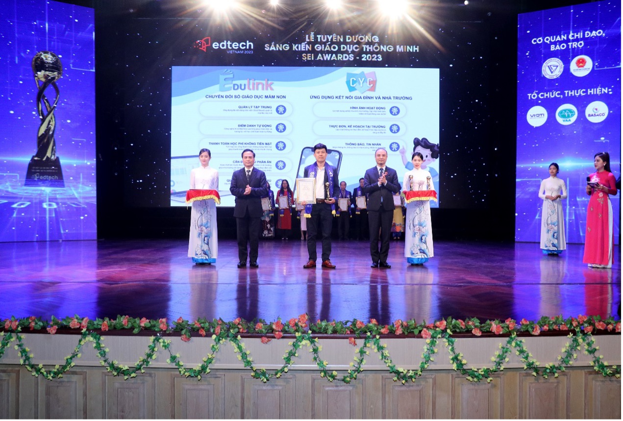 Lễ trao giải được tổ chức trịnh trọng vào 02/12/2023 tại Nhà hát Quân Đội, Hà Nội